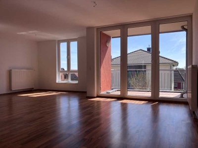 Wohnen in bester Lage, nur wenige Schritte zum Strelasund | Top 3-Raum-Wohnung mit sonniger Loggia !