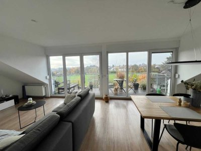Schöne 2-Zimmer Penthouse-Wohnung in Eschborn mit Balkon
