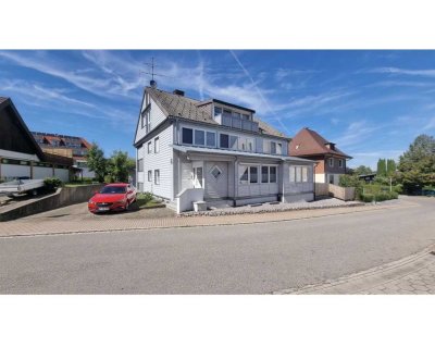 Helle geräumige Erdgeschoss Wohnung mit Terrasse