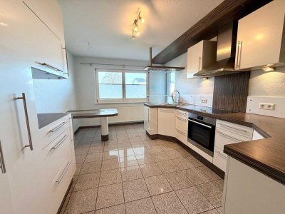 3-Zimmer Wohnung mit Holzofen Einbauküche und Balkon