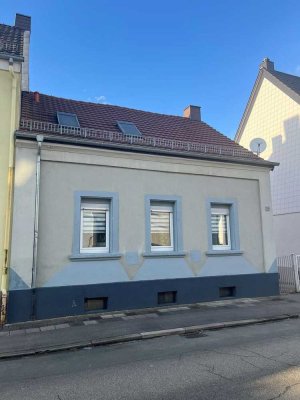 ERSCHWINGLICHES EINFAMILIENHAUS MIT GARAGE IN ZWEIBRÜCKEN-IXHEIM
