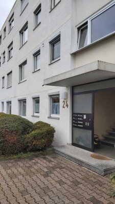 Attraktive und gepflegte 4-Zimmer-Erdgeschosswohnung mit EBK in Gärtringen