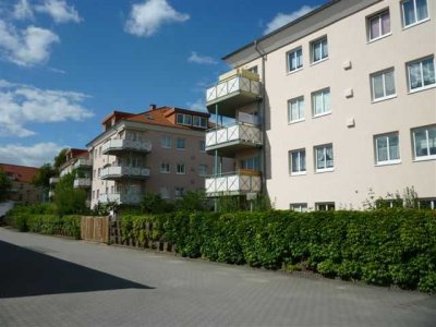 Rathenow, moderne, top renovierte 3-Raumwohnung, 2. OG, Balkon, Aufzug, prov.frei.