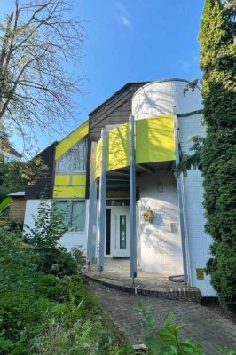 Exklusive, vollst. renovierte 3-Zimmer-Dachgeschosswohnung mit geh. Innenausstattung mit Balkon