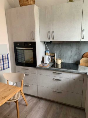 Gemütliche und schöne  4-Zimmer Wohnung im 1. OG, ruhig und grün, Seitenhaus, kl. Garten
