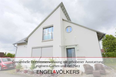 Sonnenhelle Dreizimmerwohnung mit gehobener Ausstattung, eigenem Garten und viel Platz