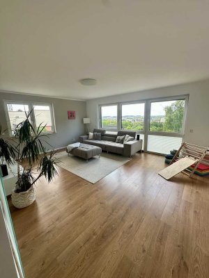 Wunderschöne Erdgeschosswohnung mit 4,5 Zimmer und Balkon