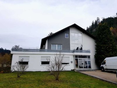 Einzigartiges Mehrfamilienhaus mit großem Grundstück in 72270 Schönmünzach