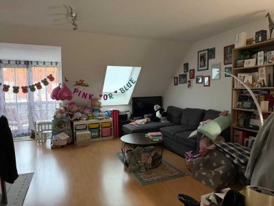 Helle 2-Zimmer Dachgeschosswohnung in Augsburgs Universitätsviertel