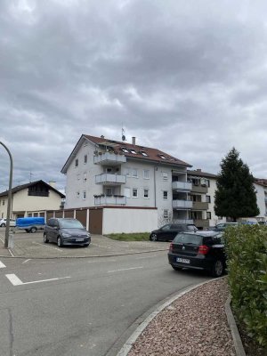 Modernisierte 3,5-Zimmer-Wohnung mit Balkon und Einbauküche sowie nagelneuem Bad in Eimeldingen