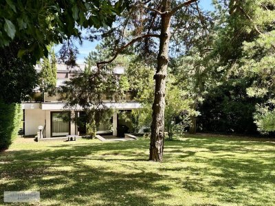 REPRÄSENTATIV, SEHR PRIVAT, VOLLMÖBLIERT /// NEUBAUVILLA MIT GROSSEM GARTEN IN DORNBACH