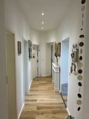 Sanierte, helle 3-Raum Altbauwohnung mit Terrasse in Duisburg- Buchholz