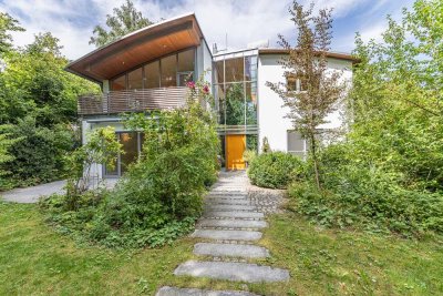 GELB Immobilien - Großzügige Familien-Villa mit Atelierhaus &  Traumgarten