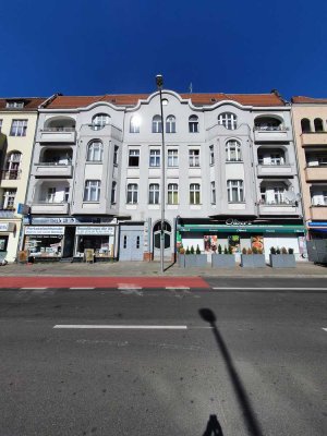 2-Zimmer Altbauwohnung nahe Tempelhofer Hafen-Einkaufszentrum zu vermieten!