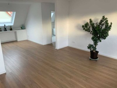 Charmante 2,5-Zimmer-Wohnung mit ausbaufähigem Dachboden in ruhiger Lage von Frankfurt-Harheim