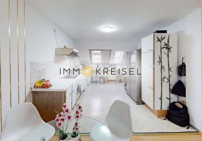 *Niedrige Provision* Zentral gelegenes Dachgeschoss mit offenem Wohnbereich und Charme