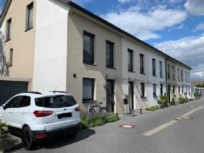 KfW 55 Neuwertiges 5-Zimmer-Reihenendhaus mit EBK in Würselen