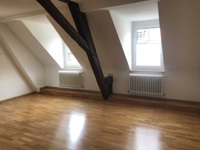 Exklusive 4-Zimmer Dachgeschosswohnung mit Balkon in Freiburg-Altstadt