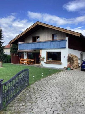 Helle 2,5-Zimmer Dachgeschosswohnung mit Balkon in Grassau