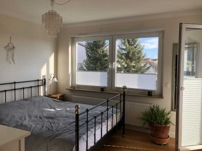 Sehr gepflegte, moderne 2-Zimmer-Wohnung  in zentraler Lage mit EBK, EBS, Balkon...