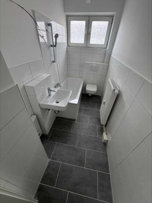 Für Sie renoviert! 2-Zimmer-Wohnung sucht nette Mieter