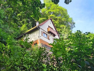Freistehendes Einfamilienhaus mit Charme und Entwicklungspotenzial in bester Lage