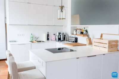 Komplett möblierte Dachgeschosswohnung mit Terrasse