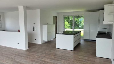 Schickes Penthouse mit sonniger Dachterrasse, 3,5 Zimmern, Bad & Gäste-WC in Bonn-Oberkassel