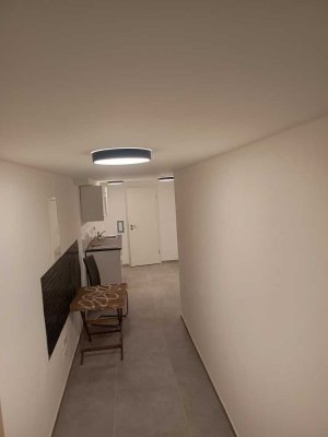 sanierte 2-Zimmer Souterrain Wohnung; WG-geeignet! Ab sofort verfügbar!