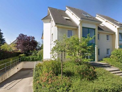 Grün. Hell. Begehrt. 3-Zimmer-Wohnung mit Balkonblick zur Landeskrone – und Tiefgarage inklusive