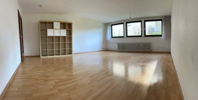 Große, helle 1 Zimmer Wohnung