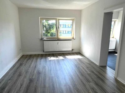 * SINGLEWOHNUNG * frisch RENOVIERT * NUR FÜR 1 PERSON * nahe Krankenhaus/Bahnhof *