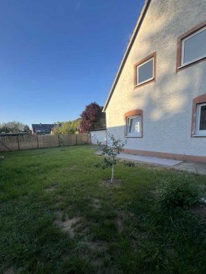 Frisch renovierte Doppelhaushälfte mit großem Garten in ruhiger Lage von Köln