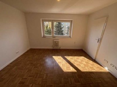Helle, frisch modernisierte 1-Zimmer-Wohnung in Moosach