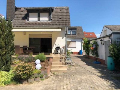Exklusive, geräumige 2-Zimmer-Wohnung mit EBK in Neu-Isenburg