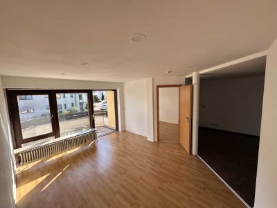 Helle 3-Zimmer-Wohnung mit Balkon & Einbauküche im Herzen in Böblingen