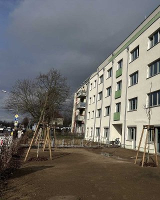 First Occupancy: Bright 3-Room Apartment with Balcony, Fitted Kitchen & Easy Access to Berlin Centre
