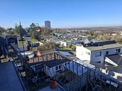 Wunderschöner Weitblick  aus geräumiger 4-Zimmer-Wohnung im 3-Familien-Haus
