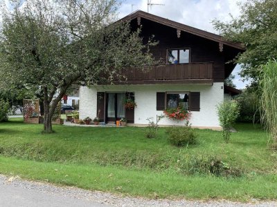 Charmante EG-Wohnung, 92 qm mit Keller, Garten und Garage