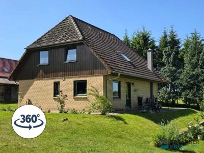 Dr. Lehner Immobilien NB -
Gepflegtes Einfamilienhaus auf großem Grundstück in Ostseenähe