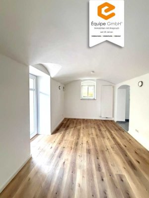 Frisch sanierte 2-Raumwohnung mit großer Terrasse und Möglichkeit auf EBK wartet auf Sie!