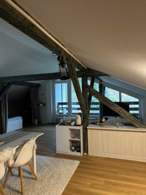 3,5 Zimmer mit großen Fenstern und Innblick  (ab  1. Juni)