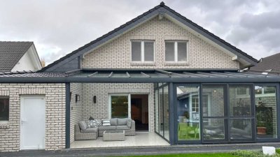 Modernes Einfamilienhaus mit Einliegerwohnung, Wintergarten und Garage in ruhiger Lage von Ungerath