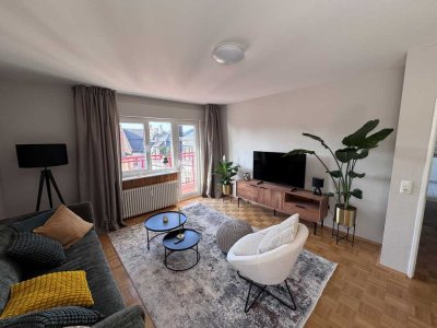 Möbliertes Penthouse mit 2 Zimmern und Balkon im 6. OG in Frankfurt Nordend-West