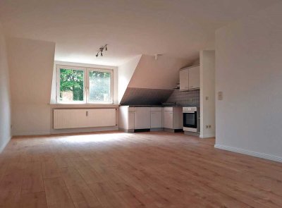 * Solide Kapitalanlage * 1,5-Zimmer-Dachgeschosswohnung Nähe Berliner Tor