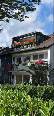 Lichtdurchflutete Dachgeschosswohnung in 3 Parteienhaus