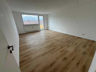 Frisch sanierte 4-Zimmerwohnung mit Balkon / keine Erbpacht