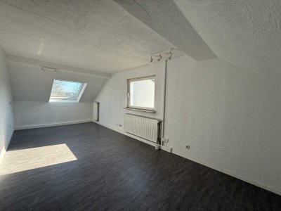 Helle und gepflegte 2-ZKB-Dachgeschosswohnung in ruhiger Lage von Wadgassen