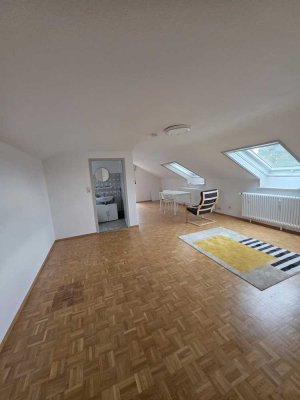 nette 2,5 DG-Wohnung mit kl. Balkon in Randlage