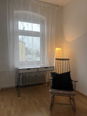 3-Zimmer-Altbauwohnung mit Garage, direkt am U-Bahnhof Rudow.